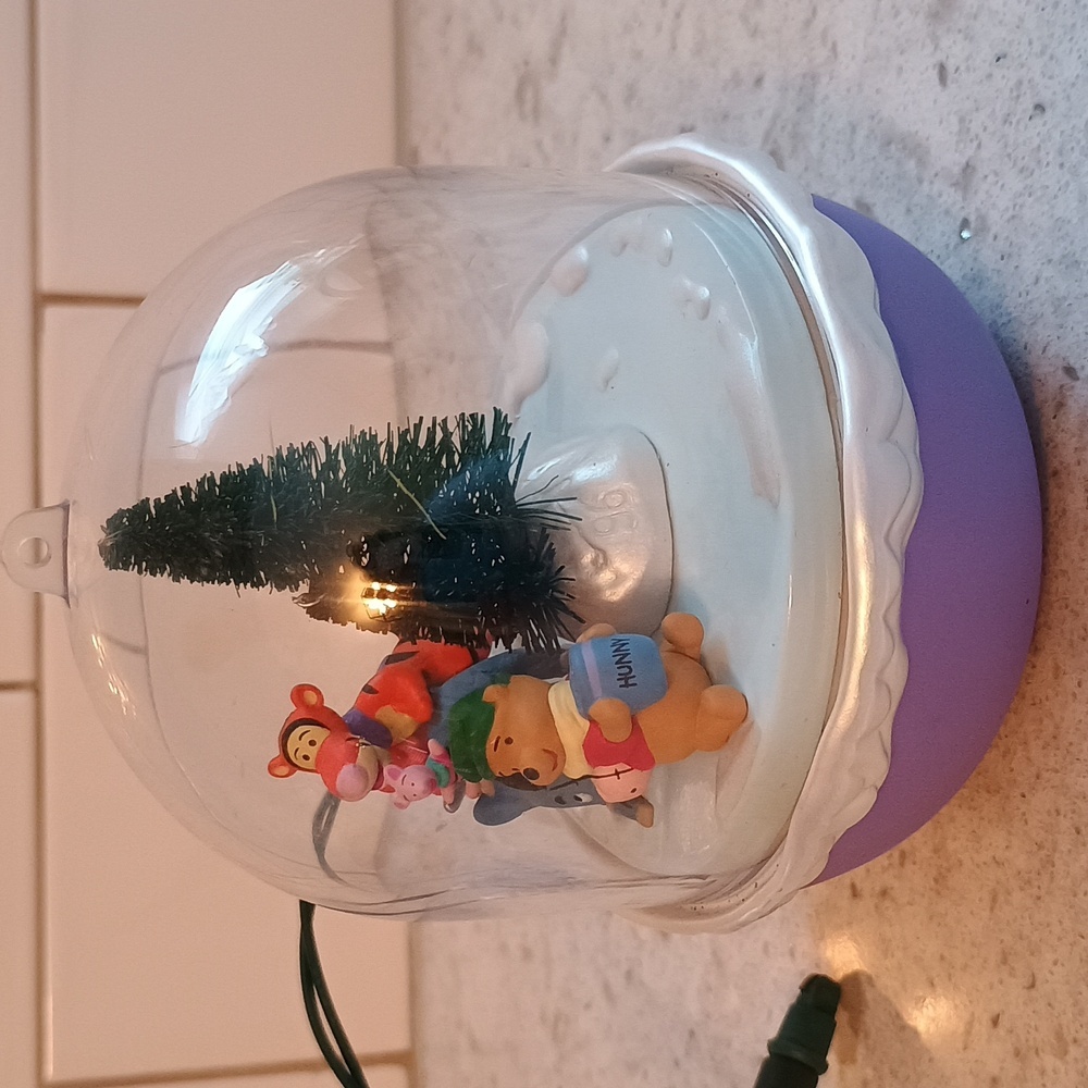 1996 Hallmark Keepsake Magic Disney Ornament "Slippery Day" - Picture 7 of 10